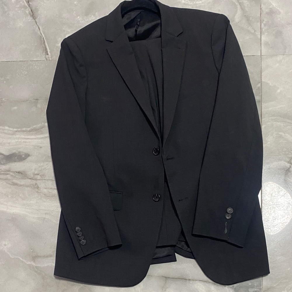 Theory Men's Elegant Black suit